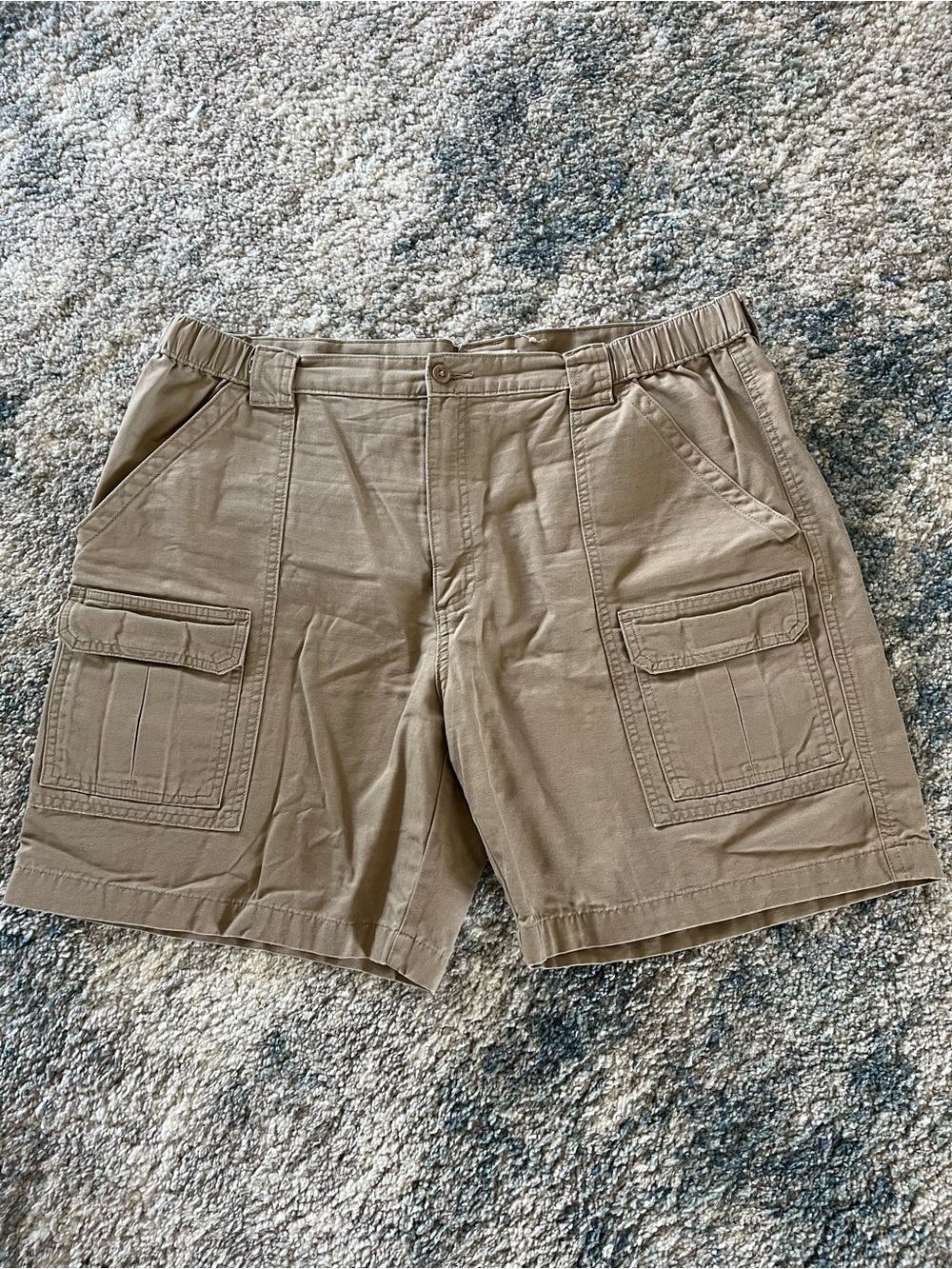 Savane Men's Cargo Shorts in Khaki Size 40